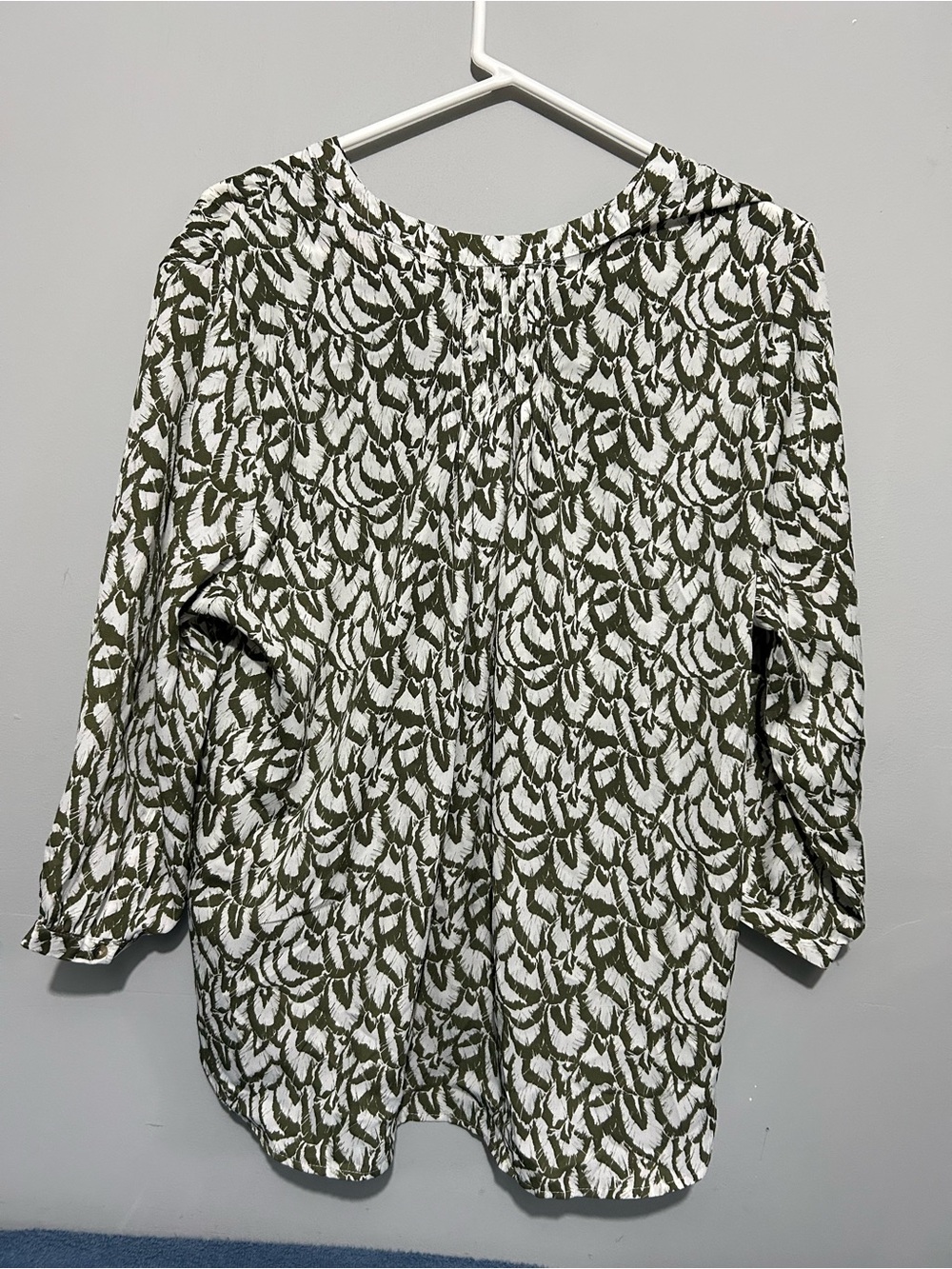 Elegant olive blouse - Picture 3 of 3